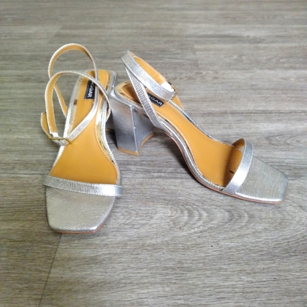 Jaggar sandal print snake silver size 7
